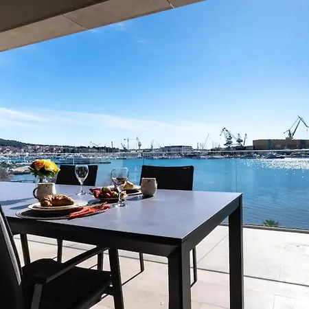 Luxury With Heated Pool Appartamento
