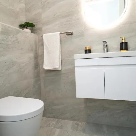 Apartament Luxury With Heated Pool