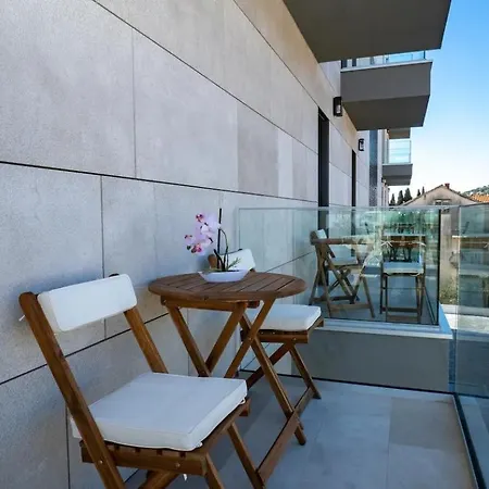 Luxury With Heated Pool * Traù