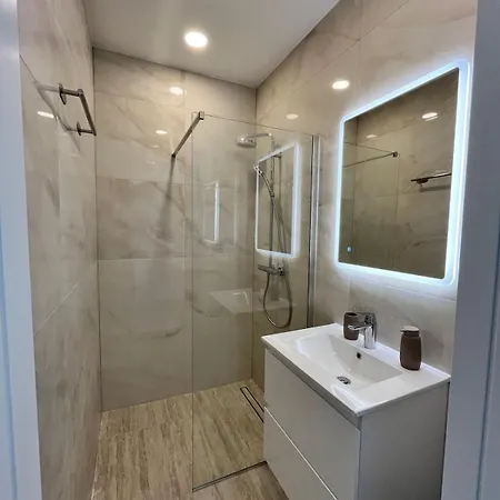 아파트 Luxury With Heated Pool 트로기르