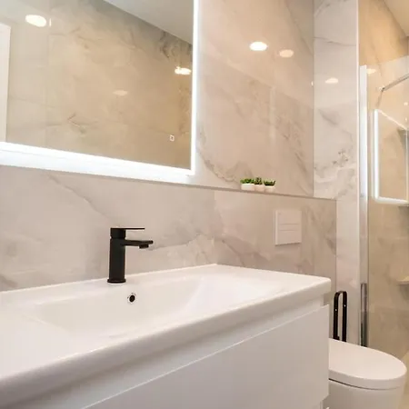 아파트 Luxury With Heated Pool *