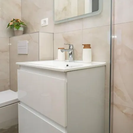 Luxury With Heated Pool Apartmán