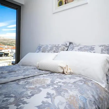 Apartmán Luxury With Heated Pool