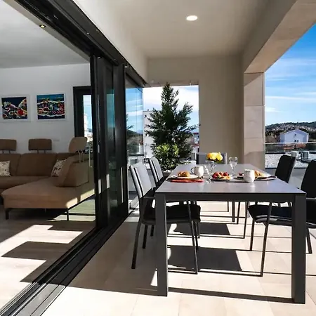 Apartmán Luxury With Heated Pool