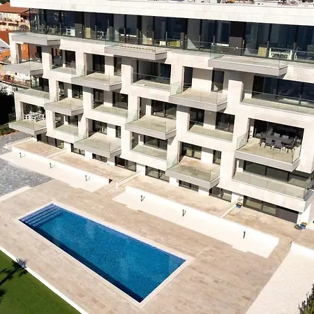 Apartmán Luxury With Heated Pool