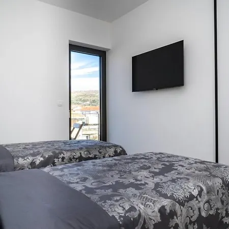 Apartmán Luxury With Heated Pool *