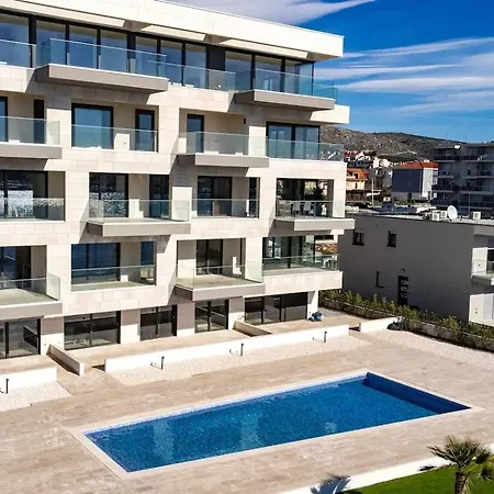 Luxury With Heated Pool Apartmán Trogir