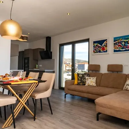 Luxury With Heated Pool Trogir
