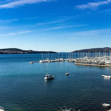 Luxury With Heated Pool Apartmán Trogir